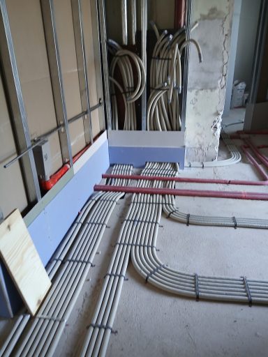 Leerrohre auf Rohbeton Leerrohre auf Rohbeton